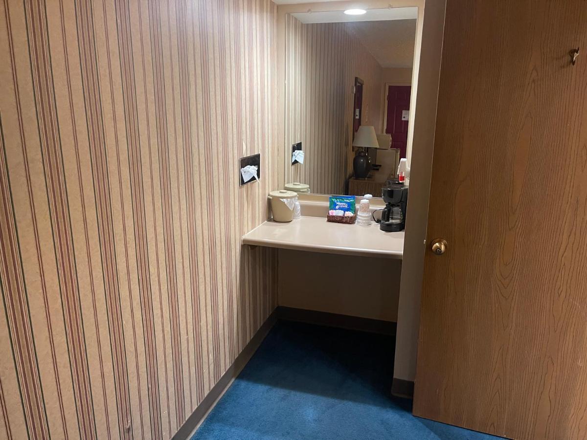 Dollinger'S Motor Inn Albion Екстер'єр фото